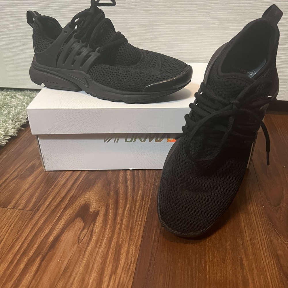 Nike Men's Black Sneakers